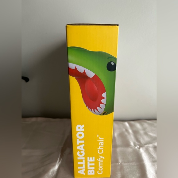 Good Banana Alligator Bite Comfy Chair Brand New - Picture 6 of 8